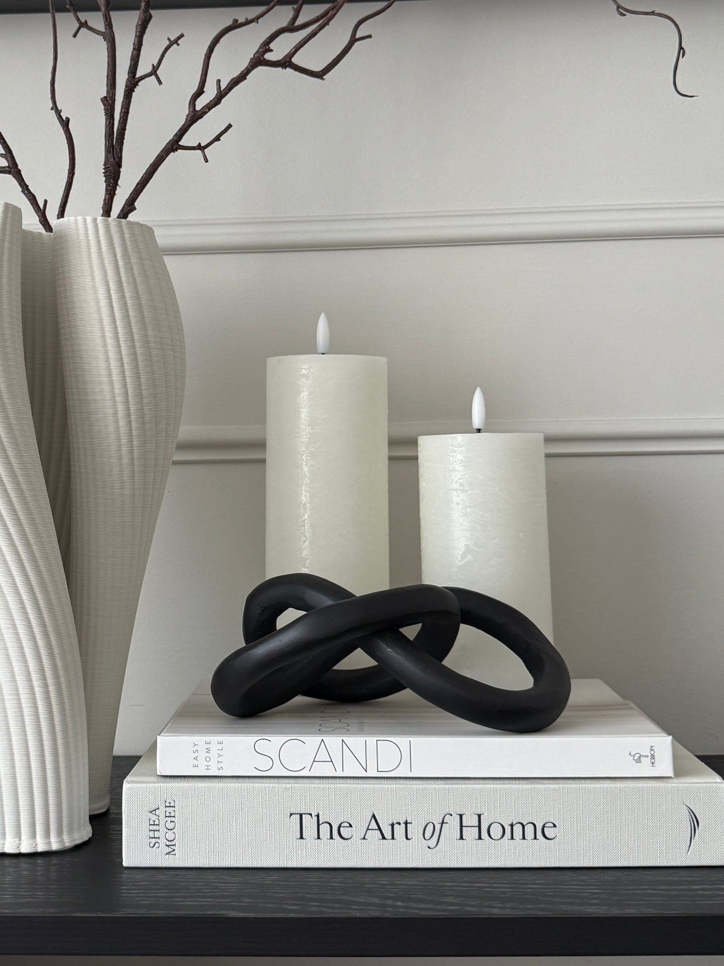 Zayari Black Sculpture